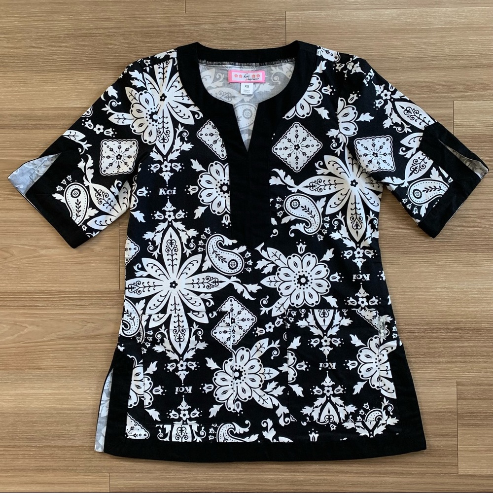 Koi Black & White Floral Scrub Top